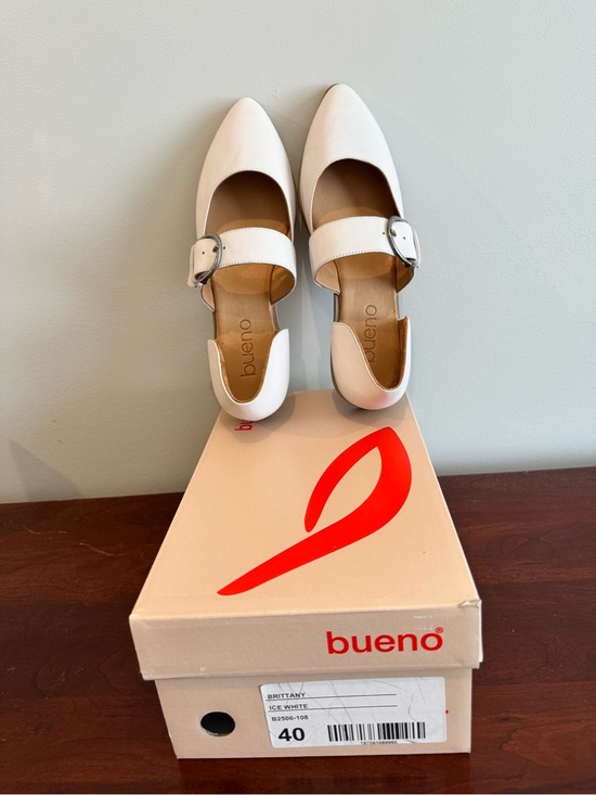 Bueno Shoes - White leather flat shoes.